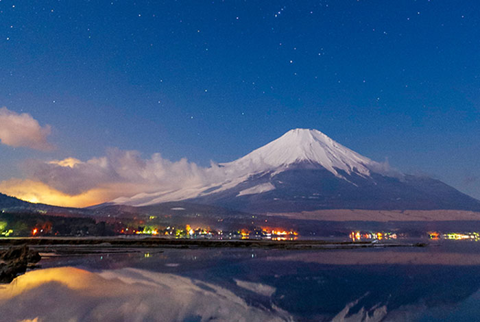 We will give you a digital calendar. 　~Beautiful scenery of Japan~